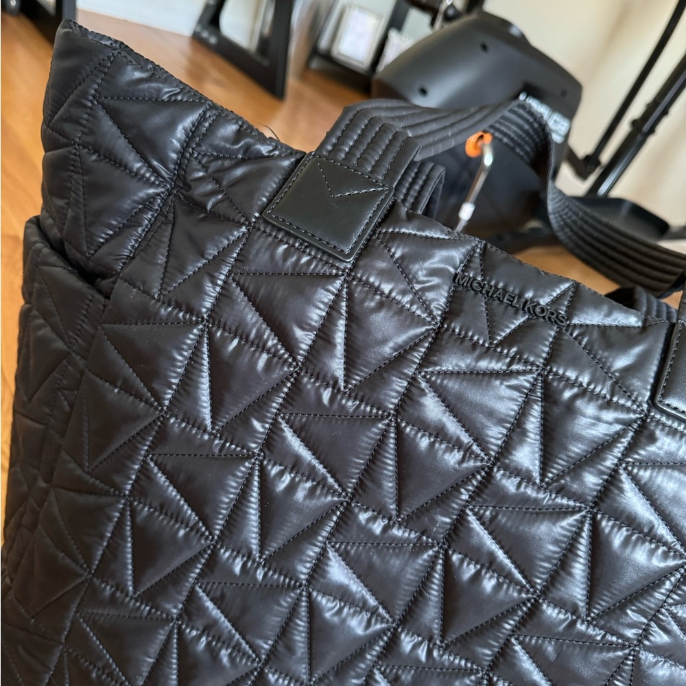 Large black quilted Michael Kors duffel bag travel tote luggage bag - Picture 3 of 11